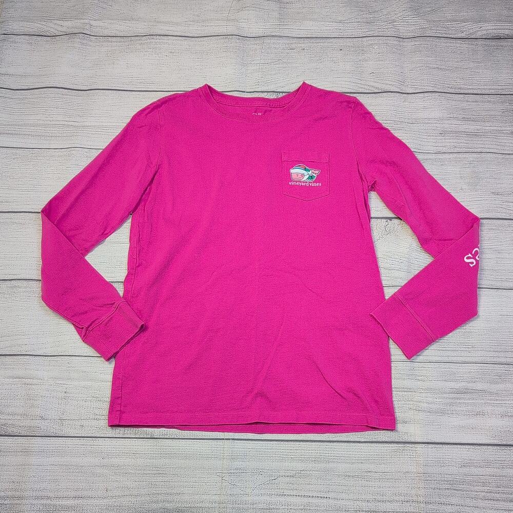 14 Vineyard Vines Elf Whale Graphic Tee